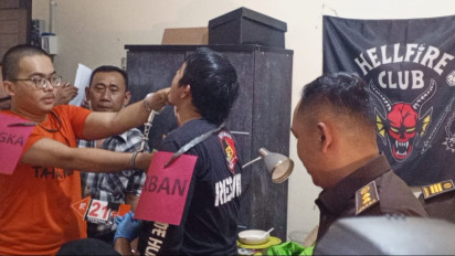 Kasus Pembunuhan Mahasiswa UI, Tersangka Peragakan 50 Adegan Saat Rekonstruksi di Kamar Kos Milik Korban di Depok