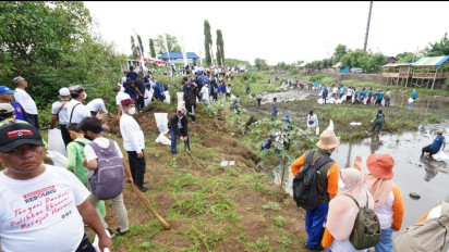 Perangi Sampah, Banyuwangi Pasang 100 Jaring Penghalang Sungai