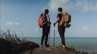 Rekomendasi Sandal dan Tas Gunung Terbaik dan Harga Murah 2023, Cocok Dipakai Mendaki Momen 17 Agustus-an