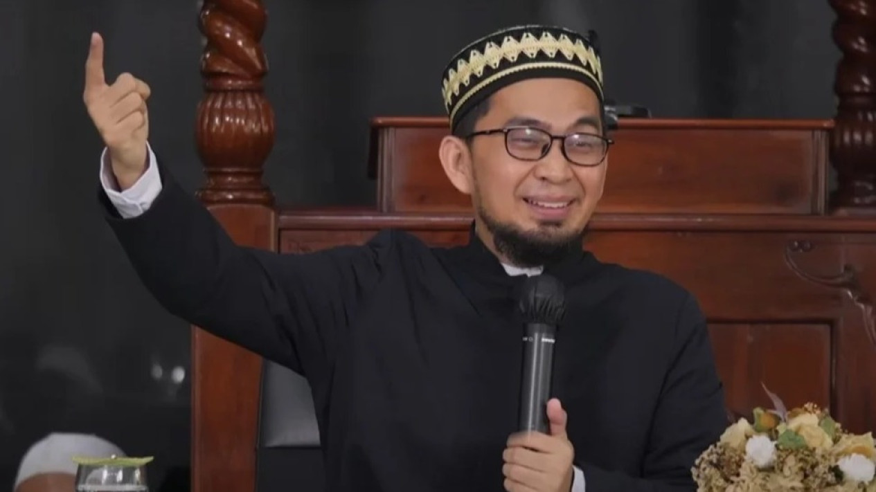 Agar Rejeki Mengalir Deras, Coba Baca Ayat Ini saat Salat Tahajud, Ustaz Adi Hidayat: Boleh Sambil Pegang Al Quran
            - galeri foto