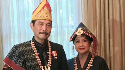 Viral! Menko Luhut Binsar Pandjaitan Memukau dengan Pakaian Adat Pakpak dan Ulos Silalahi dari Dairi