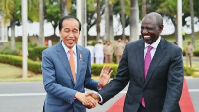 Kelakar Jokowi Ajak Presiden Kenya Kunjungi Indonesia Selama 1 Bulan