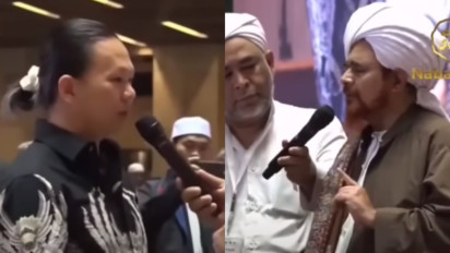 Maju ke Panggung, Pria Gondrong ini Ucap Syahadat di Hadapan Habib Umar bin Hafidz lalu Didoakan, Namanya Diubah Menjadi...