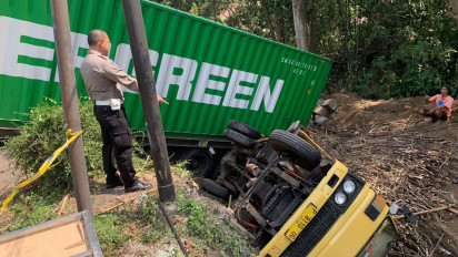 Empat Truk Terlibat Kecelakaan Beruntun, Jalur Lumajang-Probolinggo Alami Kemacetan