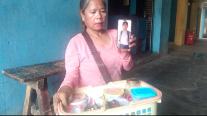 Mengharukan! Anak Pedagang Asongan Lulus Tamtama Brimob Polda Lampung