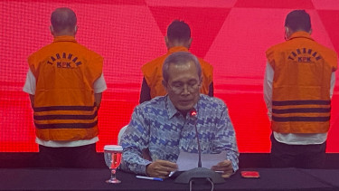 KPK Tahan 3 Tersangka Korupsi Beras Bansos di Kemensos