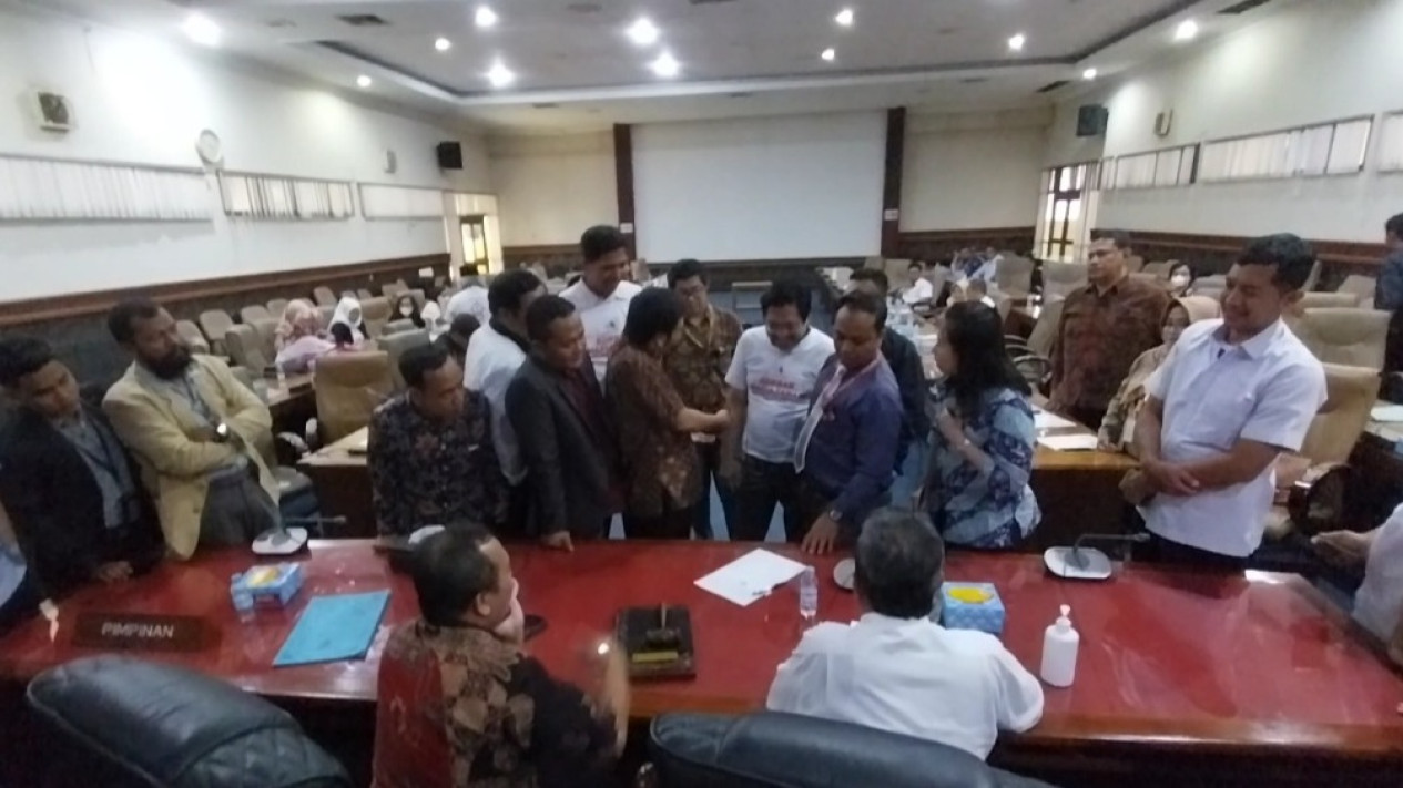 Janji Selesaikan Kasus, Pengembang Apartemen Malioboro City Tanda Tangan Pakta Integritas dengan Korban
            - galeri foto