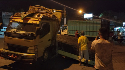 Diduga Kelebihan Muatan, Truk Bermuatan 5 Ton Besi Alami Patah Bak di Depan Pelabuhan Murhum Baubau