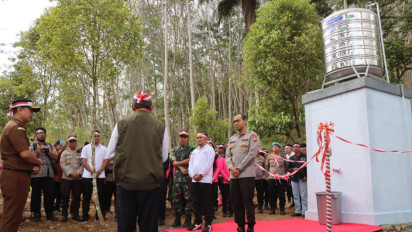 Atasi Krisis Air di Desa Tegalrejo Malang, PTPN XII dan Polres Malang Bangun Sumur Bor