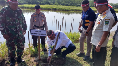 Polres Padang Pariaman Tanam 1000 Batang Pohon di Pantai Tiram Padang Pariaman