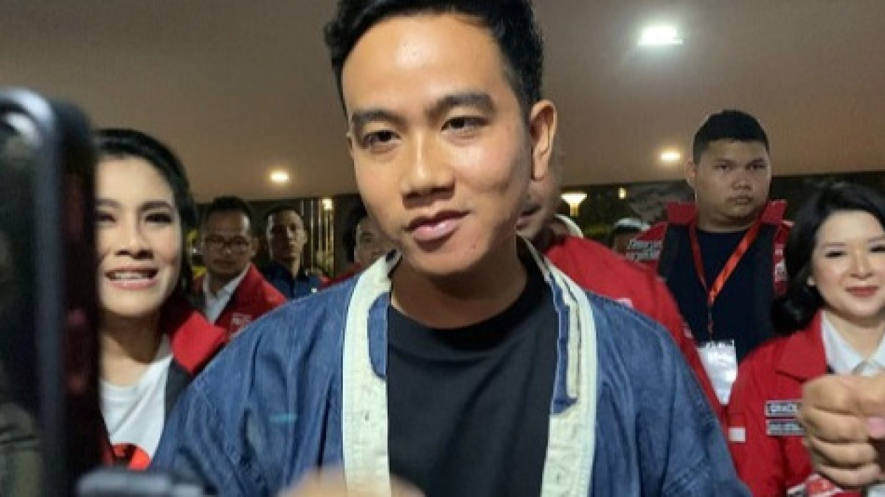 Said Abdullah: Gibran Rakabuming Jadi Capres-Cawapres Alternatif PDIP
            - galeri foto