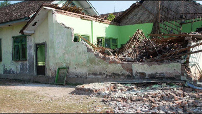 Satu Ruang Kelas Sekolah Dasar di Lumajang Ambruk, Kepala Sekolah: Bangunan Sudah Tua