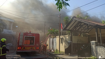 Sempat Terdengar Ledakan, Gudang Online Shop Pakaian dan Mainan Anak Terbakar