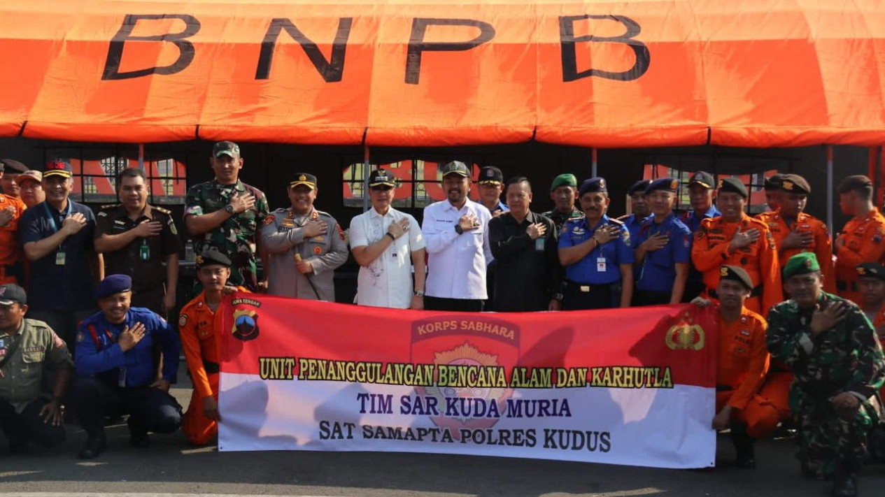 Kemarau Panjang, Polres Kudus Gelar Apel Antisipasi Kebakaran Hutan
            - galeri foto