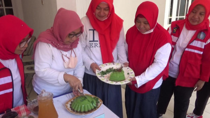 Olahan Makanan dan Minuman dari Daun Kelor, Jadi Bisnis Ibu-Ibu Penggerak UMKM di Surabaya