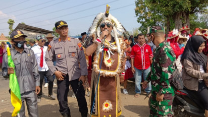 Jadi Perhatian Rakyat, Desa Kedungsupit Adakan Karnaval Kemerdekaan Berkostum Ala Dayak