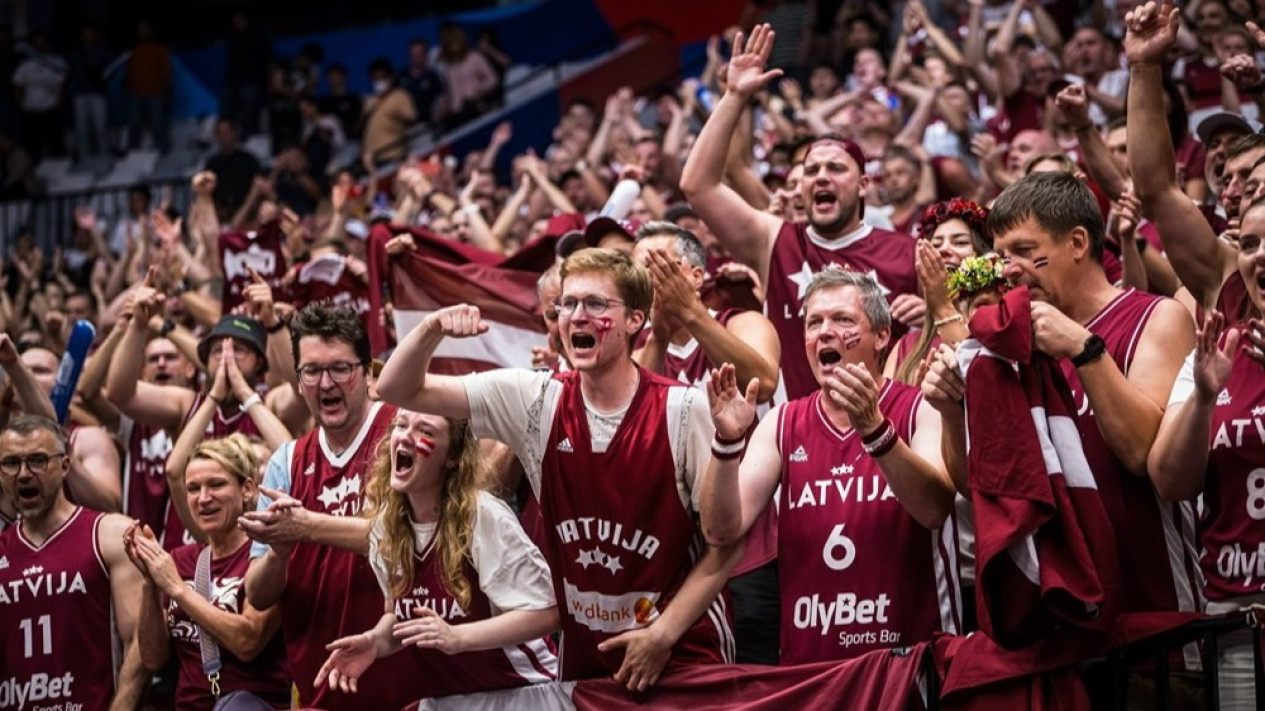 Jadi Pemain Keenam, Suporter Latvia Selalu Penuhi Indonesia Arena Selama Babak Penyisihan FIBA World Cup 2023
            - galeri foto