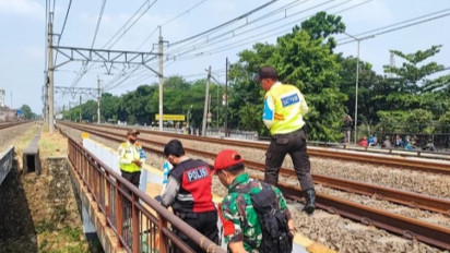 Seorang Pria Tewas Tersambar KRL di Stasiun Buaran, Sempat Diteriaki Warga tapi Tidak Mendengar