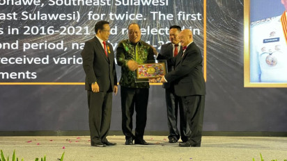 Bupati Konawe Utara Ruksamin Terima Penganugrahan Tokoh Perdamaian Dunia