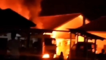 Mobil Pengangkut BBM Ilegal Meledak hingga Bakar Rumah Warga di Musi Banyuasin