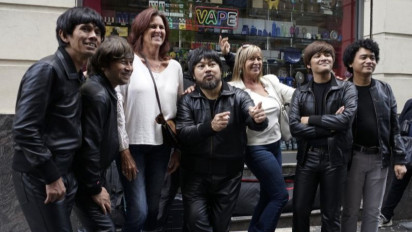Bergaya Mirip The Beatles, Band Asal Indonesia G-Pluck Diserbu Para Pencinta Beatles di Mathew Street Liverpool