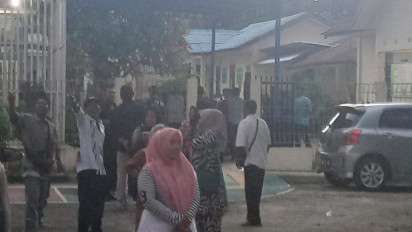 Kesal Sidang Bolak Balik Ditunda, Keluarga korban dan Masyarakat Ancam Nginap di Pengadilan