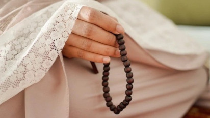 Boleh Tidak Sih Wanita Haid Baca Al-Qur’an? Simak Penjelasan dari Berbagai Mazhab Berikut Ini..