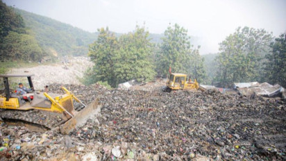 Duh! Gegara TPAS Sarimukti Terbakar, 8.000 Ton Sampah Belum Terangkut Dari Kota Bandung