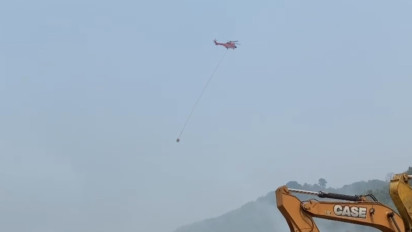 Hari Ke-11 Kebakaran TPAS Sarimukti, Helikopter BNPB Wara-wiri Waduk Cirata-Sarimukti Lepas Bom Air