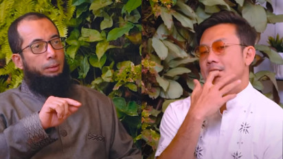Denny Sumargo Tanya Non Muslim Ucapkan 'Assalamualaikum' Tak Boleh Dijawab Seorang Muslim? Ustaz Khalid Basalamah Bilang itu Tidak Benar, Hanya Saja...