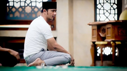 Makmum Datang Saat Imam Tahiyat Akhir, Lebih Baik Gabung atau Tunggu Shalat Selesai? Ternyata Ini Saran dari UAH