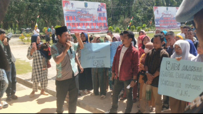 Diduga Ada Kecurangan Tahapan Pilkades, Ratusan Warga Demo Kantor Camat Ujung Batu Paluta