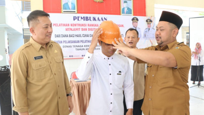 Atasi Pengangguran, Puluhan Warga Produktif di Gresik Dilatih Keterampilan Kerja Oleh Disnaker
