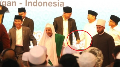 Terciduk! Ganjar Pranowo Mesra Bergandengan dengan Prabowo Subianto