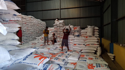 Stabilkan Harga, Bulog Banyuwangi Gelontorkan Belasan Ton per Hari Beras SPHP