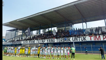 Bobotoh dan Jakmania Kompak Dukung dengan Datangi Latihan Persib Persija