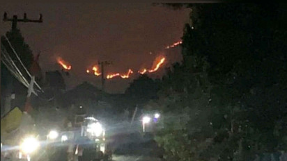 Kebakaran Hutan Gunung Wilis di Nganjuk, Petugas Kesulitan Jangkau Titik Api