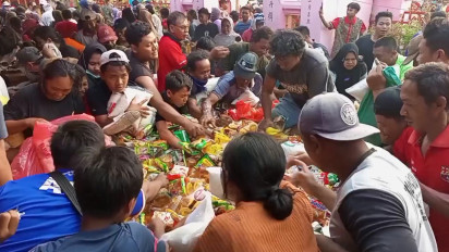 Tradisi Sembahyang Rebutan Kelenteng di Rembang Diserbu Ratusan Warga