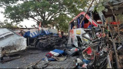 Adu Banteng Bus Eka Tabrak Bus Mira 3 Tewas 14 Luka-Luka