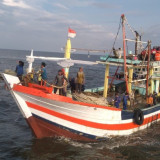 Dit Polairud Polda Kalbar Amankan 2 Kapal Yang Tangkap Ikan Menggunakan Cantrang