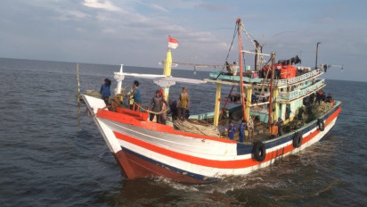 Dit Polairud Polda Kalbar Amankan 2 Kapal Yang Tangkap Ikan Menggunakan Cantrang