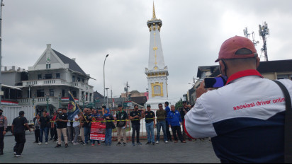 Ratusan Driver Ojol Gelar Aksi Longmarch ke Kantor Gubernur DIY Yogyakarta, Tuntut Kenaikan Tarif