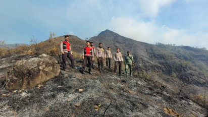 Polres Malang dan Relawan Tangani Kebakaran Hutan dan Lahan di Lereng Gunung Arjuno