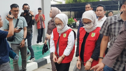 Kejari Tangsel Terima Parfum dan Tas Mewah Saat Pelimpahan Berkas Perkara Wanita Kembar Penipu Order iPhone Murah