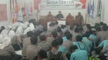 Ratusan Siswa SMPN 01 Sumbawa Besar Belajar Demokrasi ke Kantor KPU