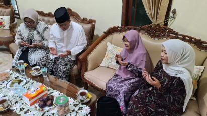 Anies Baswedan Sowan ke Ibunda Muhaimin Iskandar Minta Doa Restu