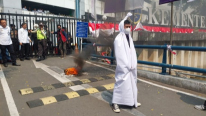 Warga Papua Demo di Depan Gedung Kemenhub RI, Tuntut Ganti Rugi Pembangunan Pelabuhan di Tanah Adat