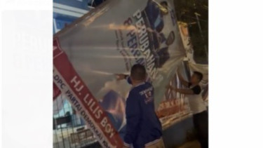 DPC Partai Demokrat Cianjur Turunkan Baliho Anies Baswedan-AHY