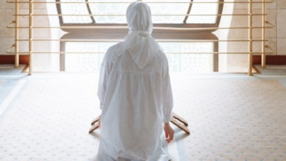 Wanita Lebih Utama Itikaf di Masjid atau di Rumah? Tak Disangka Buya Yahya Malah Sarankan Ini