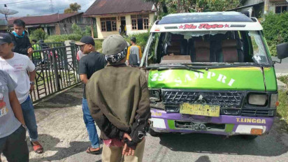 Kendarai Sepeda Motor Dengan Kecepatan Tinggi, Siswa SMK di Sidikalang Tewas Usai Tabrak Bus Sampri
